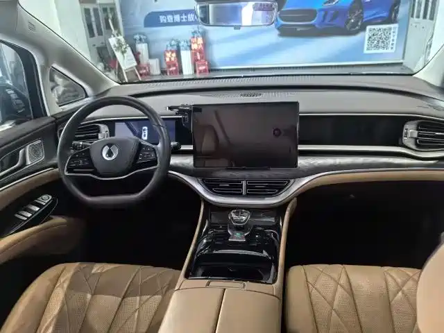 Denza D9 DM-i 1050 Premium