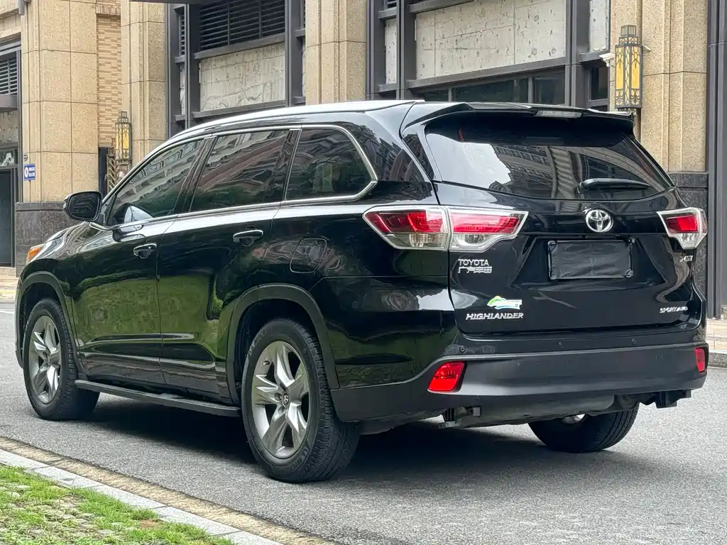 Highlander 2.0 T 4 WD Luxury 7-seat