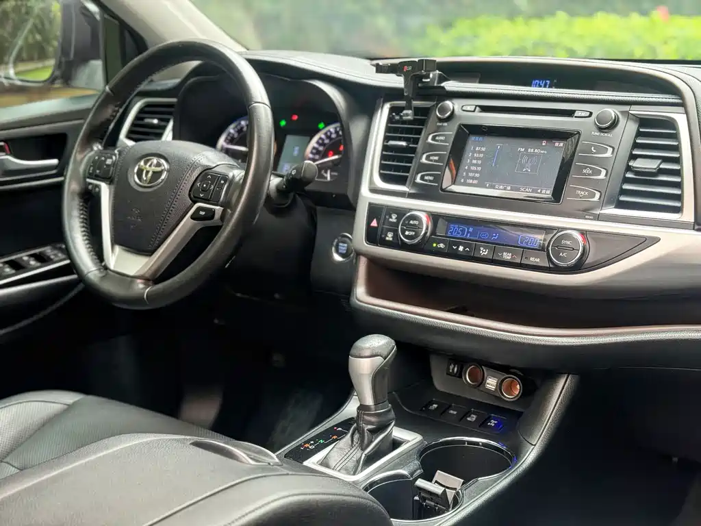 Highlander 2.0 T 4 WD Luxury 7-seat