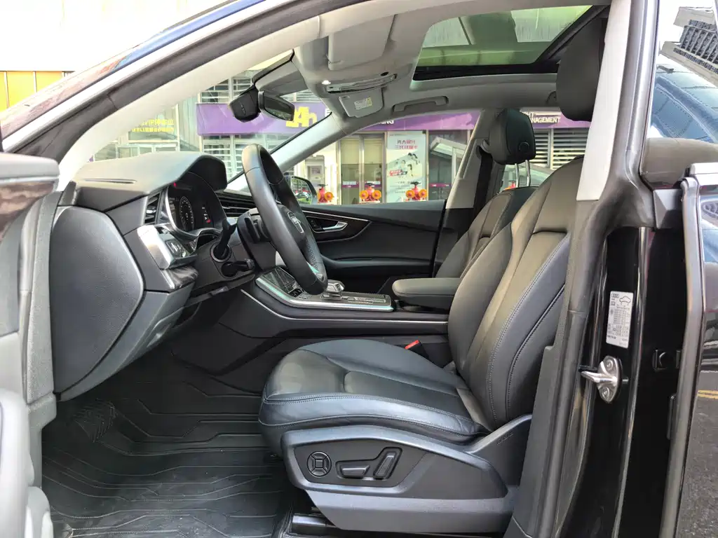 Audi Q8 45 TFSI Luxury Elegant
