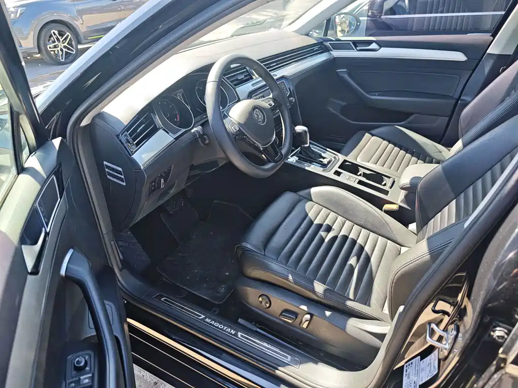 Magotan 330 TSI DSG Leading