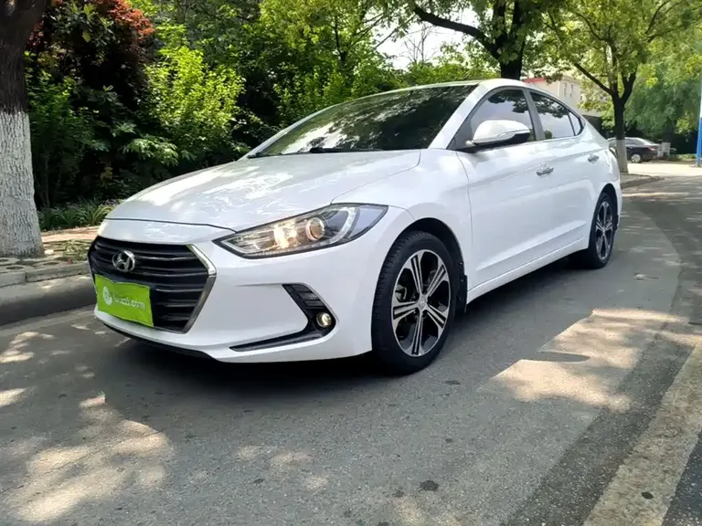 Hyundai Elantra 1.4 T DCT Dynamic Shine · Active