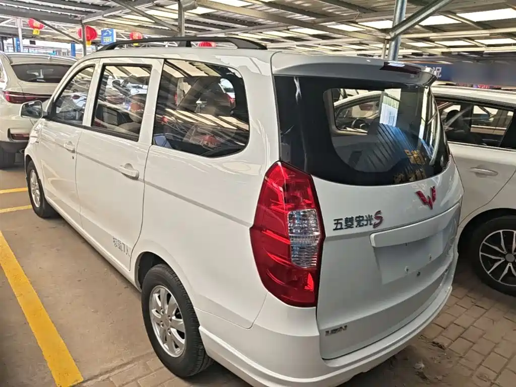 Wuling Hongguang 1.5 L S Standard