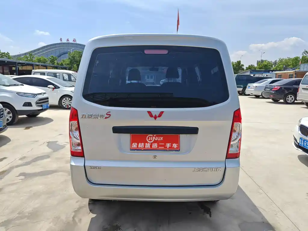 Wuling Rongguang S 1.5 L Basic 5 7-seat