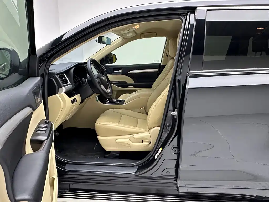 Highlander 2.0 T 2 WD Elite 5-seat CN-VI