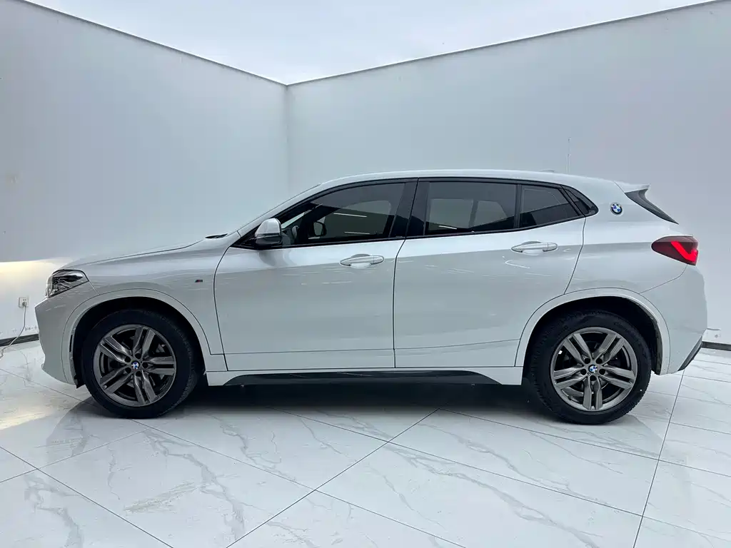 BMW X2 sDrive25 i M Offroad Package