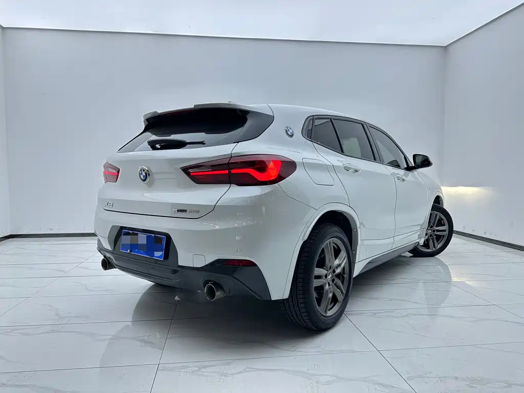 BMW X2 sDrive25 i M Offroad Package
