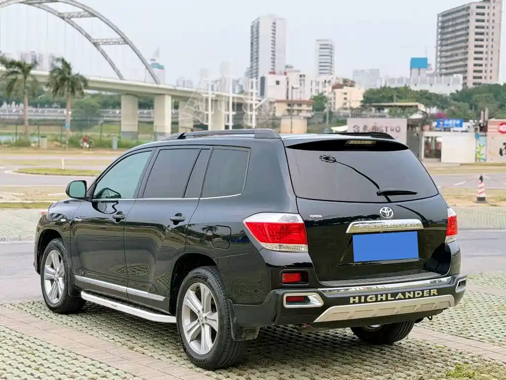 Highlander 2.7 L 2 WD 7-seat Luxury