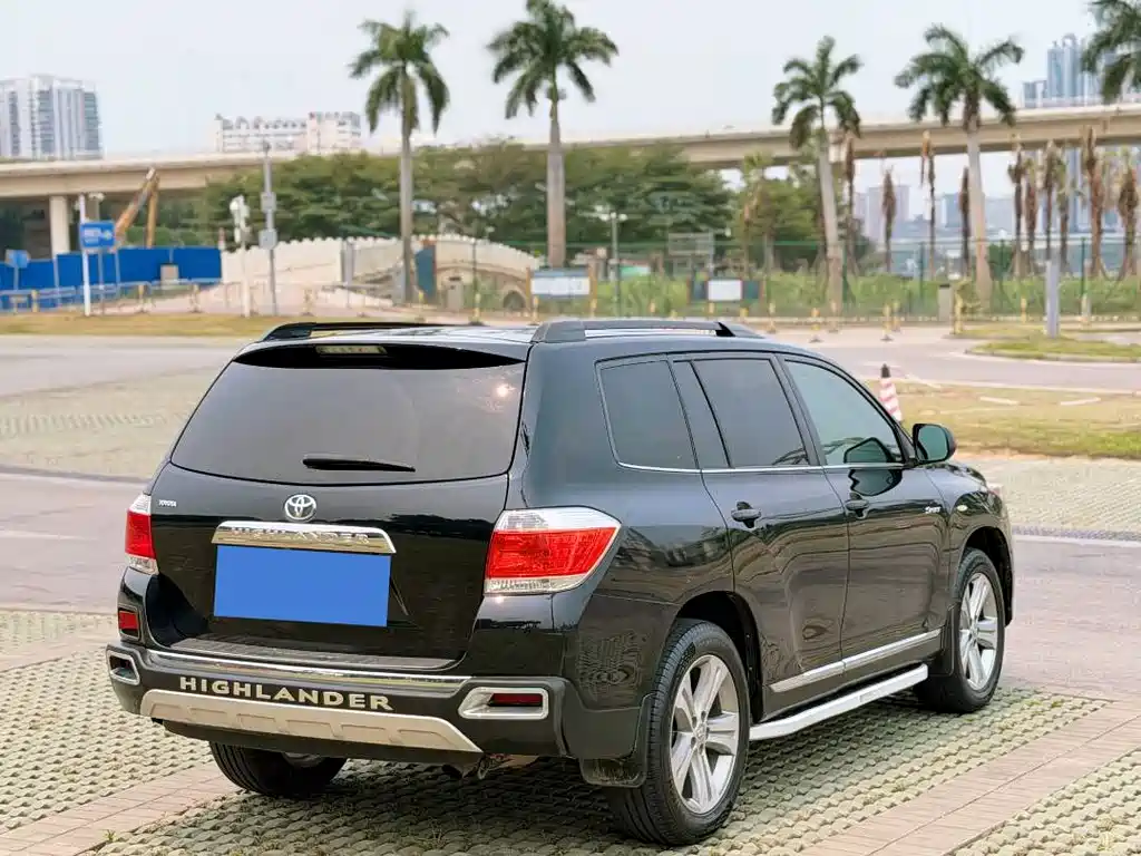 Highlander 2.7 L 2 WD 7-seat Luxury