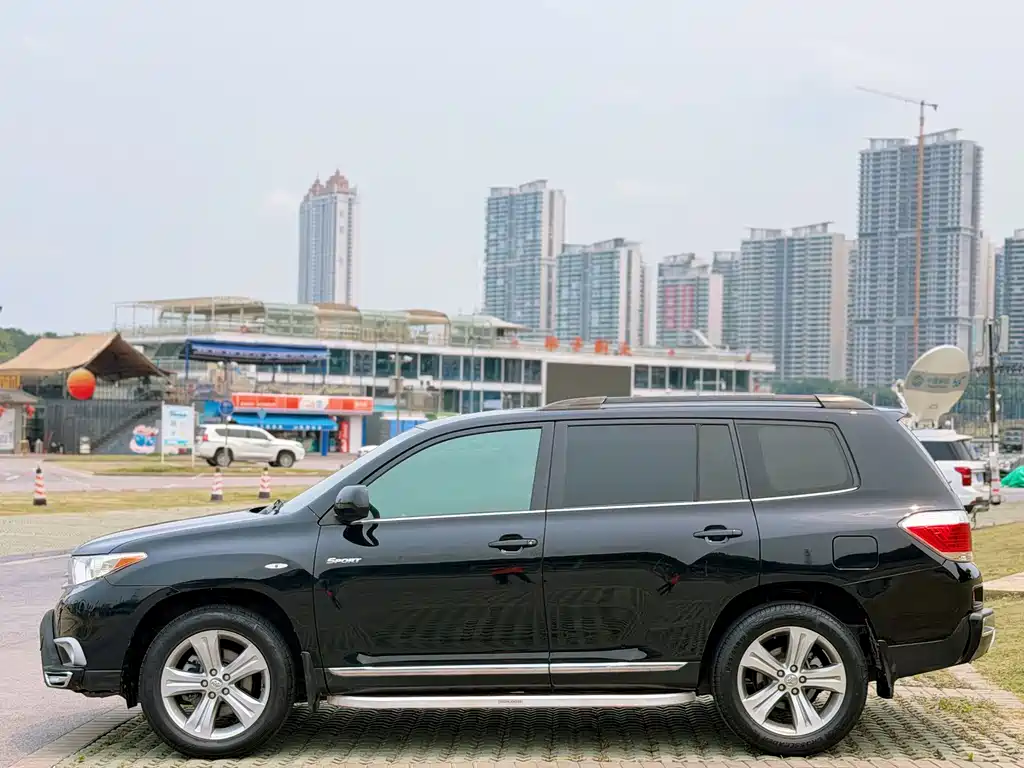 Highlander 2.7 L 2 WD 7-seat Luxury