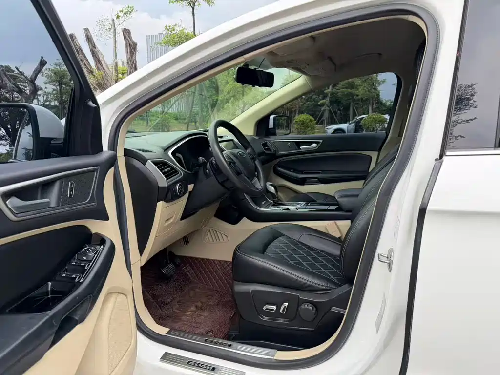 Edge EcoBoost 245 2 WD Elite Sharp 5-seat