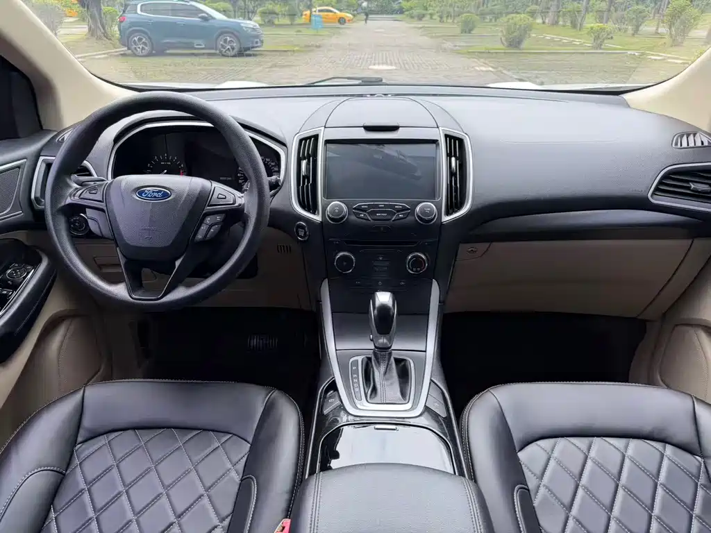 Edge EcoBoost 245 2 WD Elite Sharp 5-seat