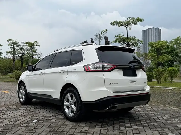 Ford Edge EcoBoost 245 2 WD Elite Sharp 5-seat