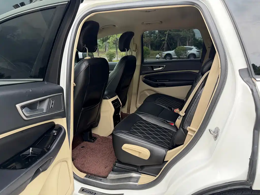 Edge EcoBoost 245 2 WD Elite Sharp 5-seat