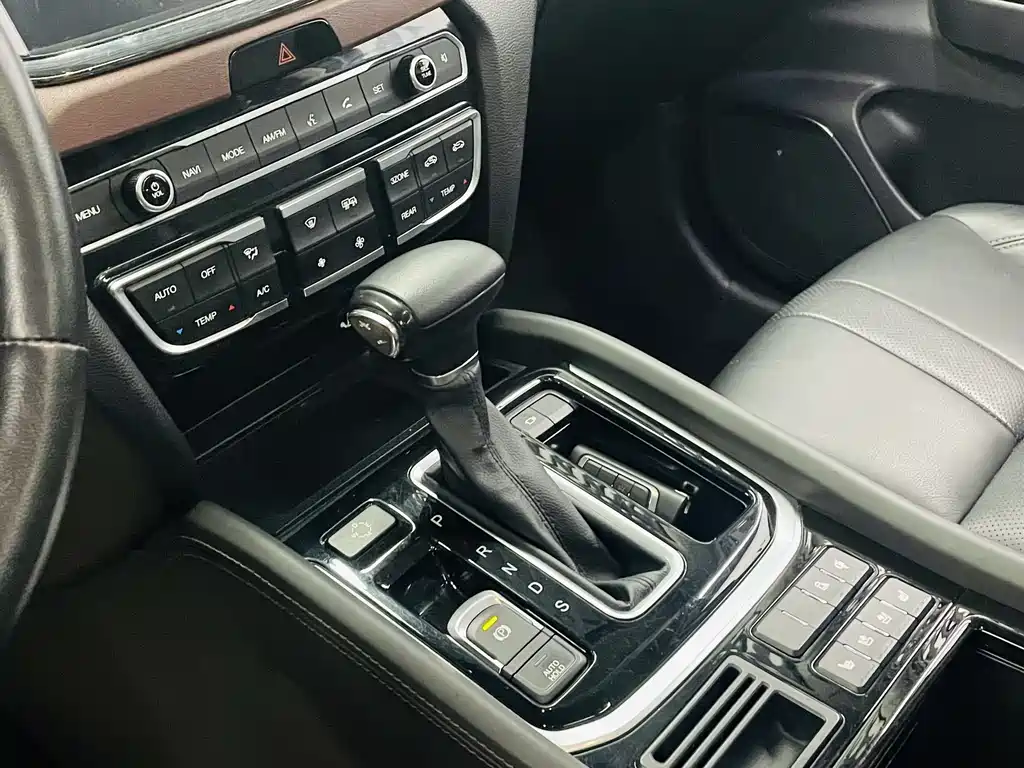 GAC Trumpchi GS8 390 T 2 WD Luxury Connected (7-seat)