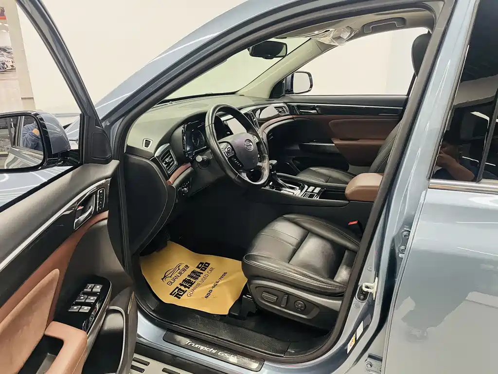 GAC Trumpchi GS8 390 T 2 WD Luxury Connected (7-seat)