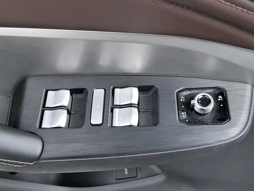 WEY VV6 2.0 T 2 WD Super Luxury CN-VI