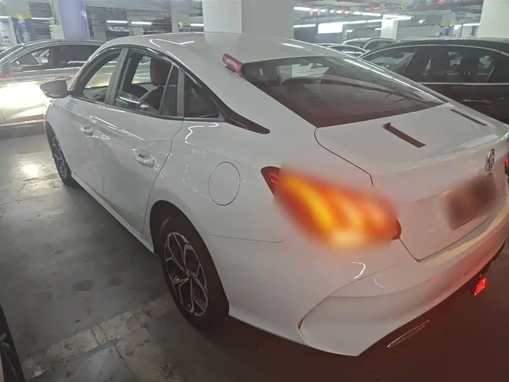 MG5 180 DVVT CVT Youth Luxury