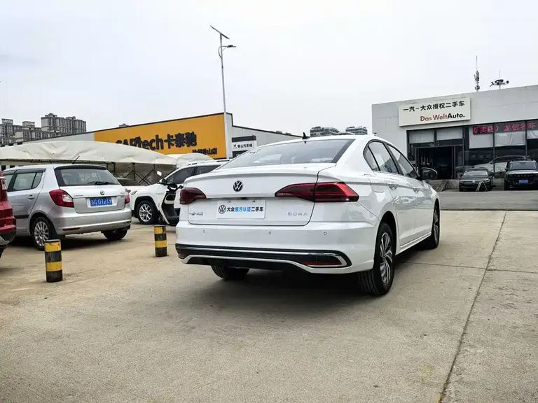 Volkswagen Bora 200 TSI DSG Joy Travel Navigation