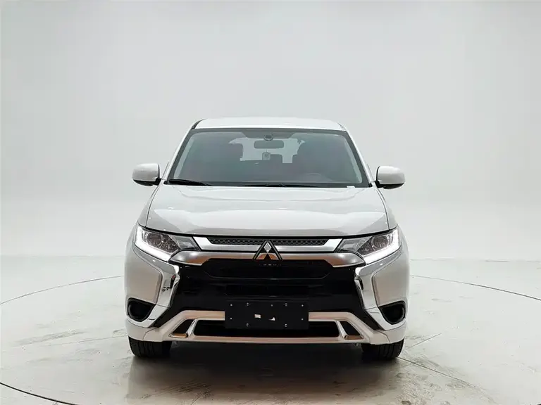 Mitsubishi Outlander 2.0 L 2 WD Smooth Travel 5-seat