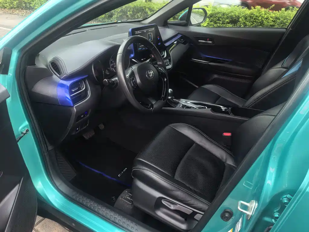 Toyota C-HR 丰田C-HR 2018款 2.0 L 豪华天窗版 国V