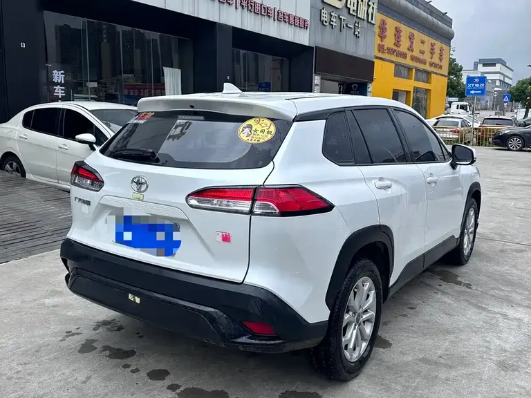 Toyota Frontlander 2.0 L CVT Leading