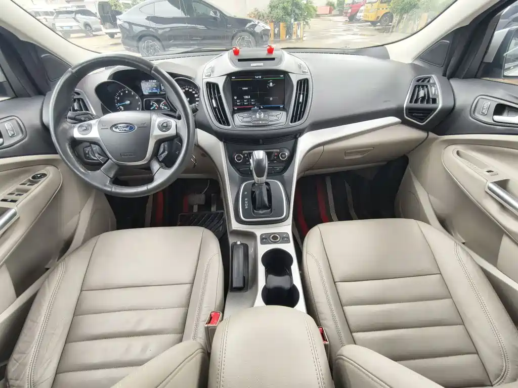 Kuga 1.6 L GTDi 4 WD Elite
