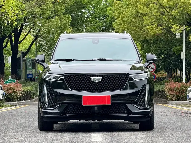 Cadillac XT6 2.0 T 6-seat 4 WD Platinum Executive Black Label