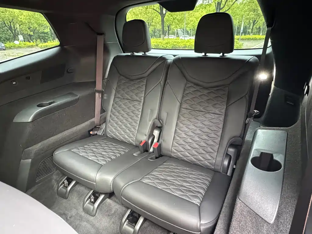 Cadillac XT6 2.0 T 6-seat 4 WD Platinum Executive Black Label