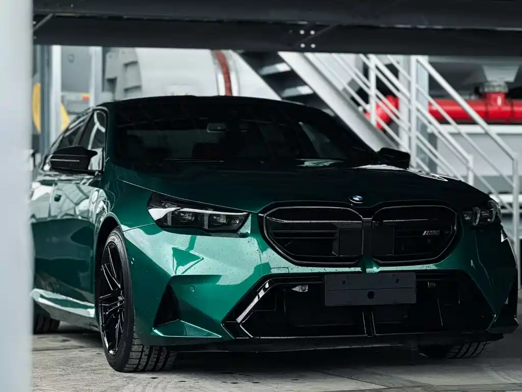 BMW M5 NEV