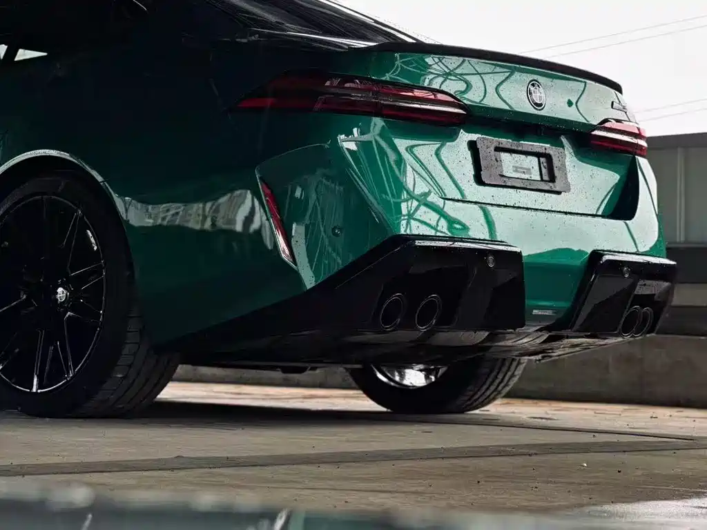 BMW M5 NEV