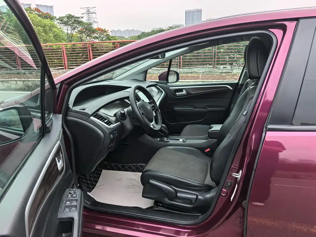 Jade 1.8 L Auto Comfort 5-seat