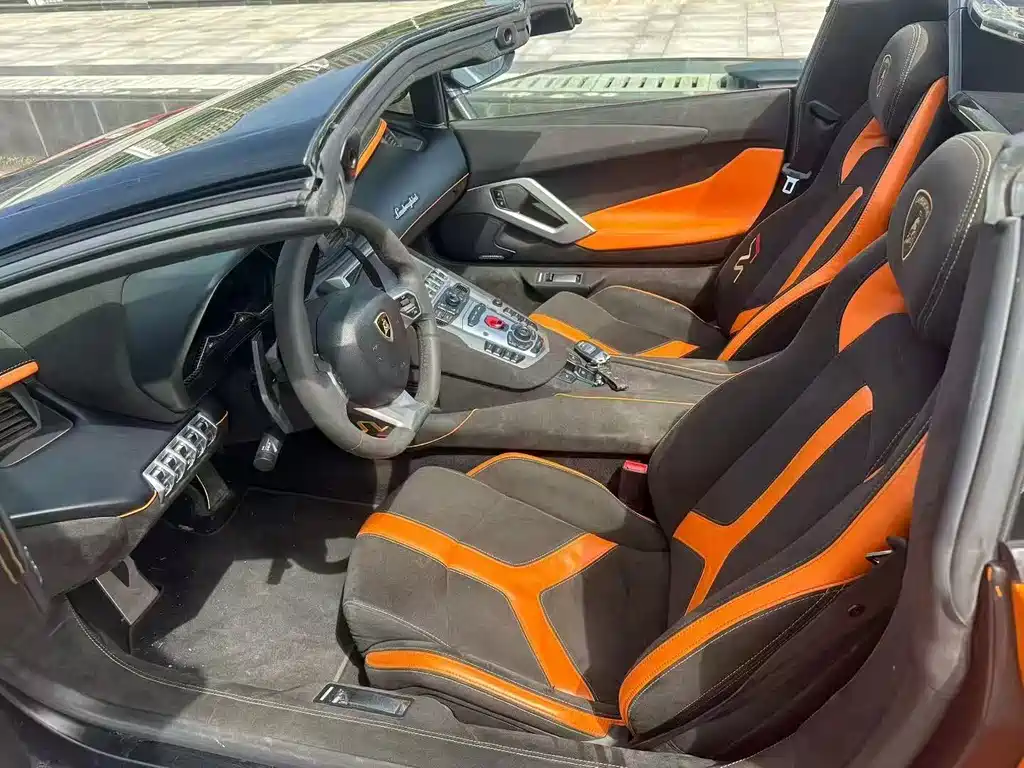 Aventador LP 700-4 Roadster