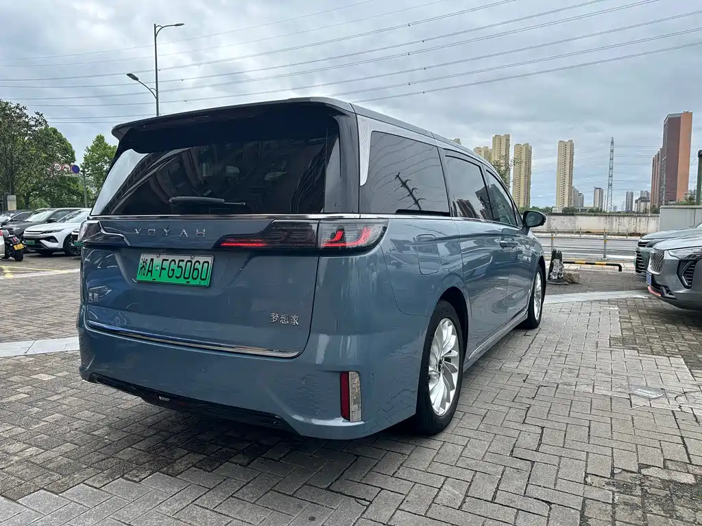 Voyah Dreamer Low Carbon Dream + Smart Drive Package