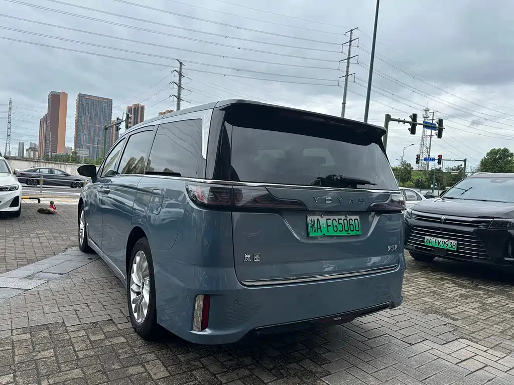 Voyah Dreamer Low Carbon Dream + Smart Drive Package