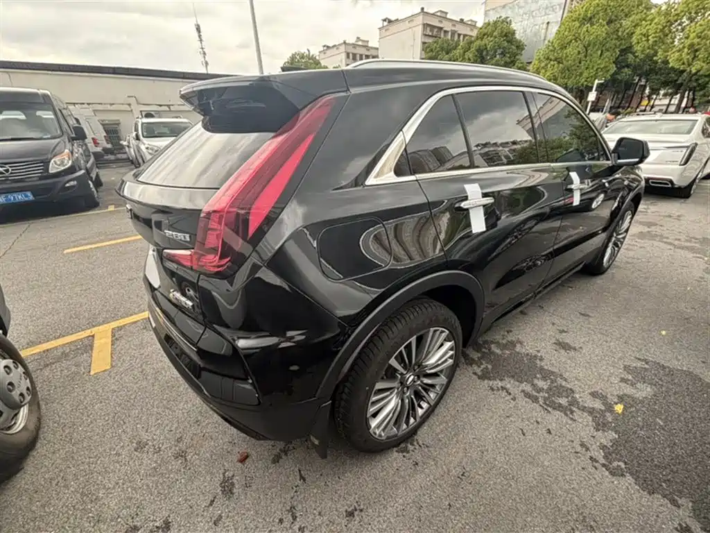 Cadillac XT4 28 T 2 WD Distinguished