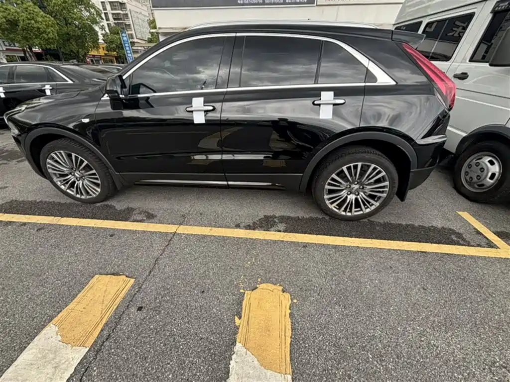 Cadillac XT4 28 T 2 WD Distinguished