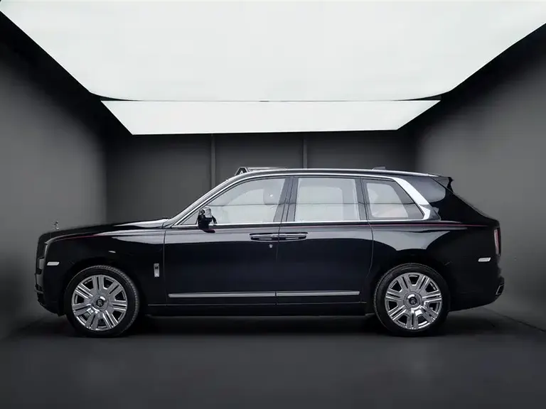 Rolls-Royce Cullinan 4-seat