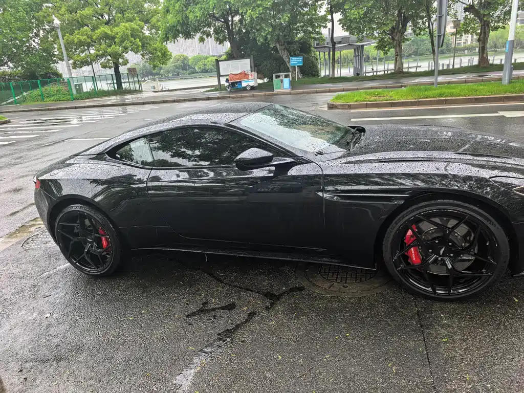Aston Martin DB11 4.0 T V8 Coupe