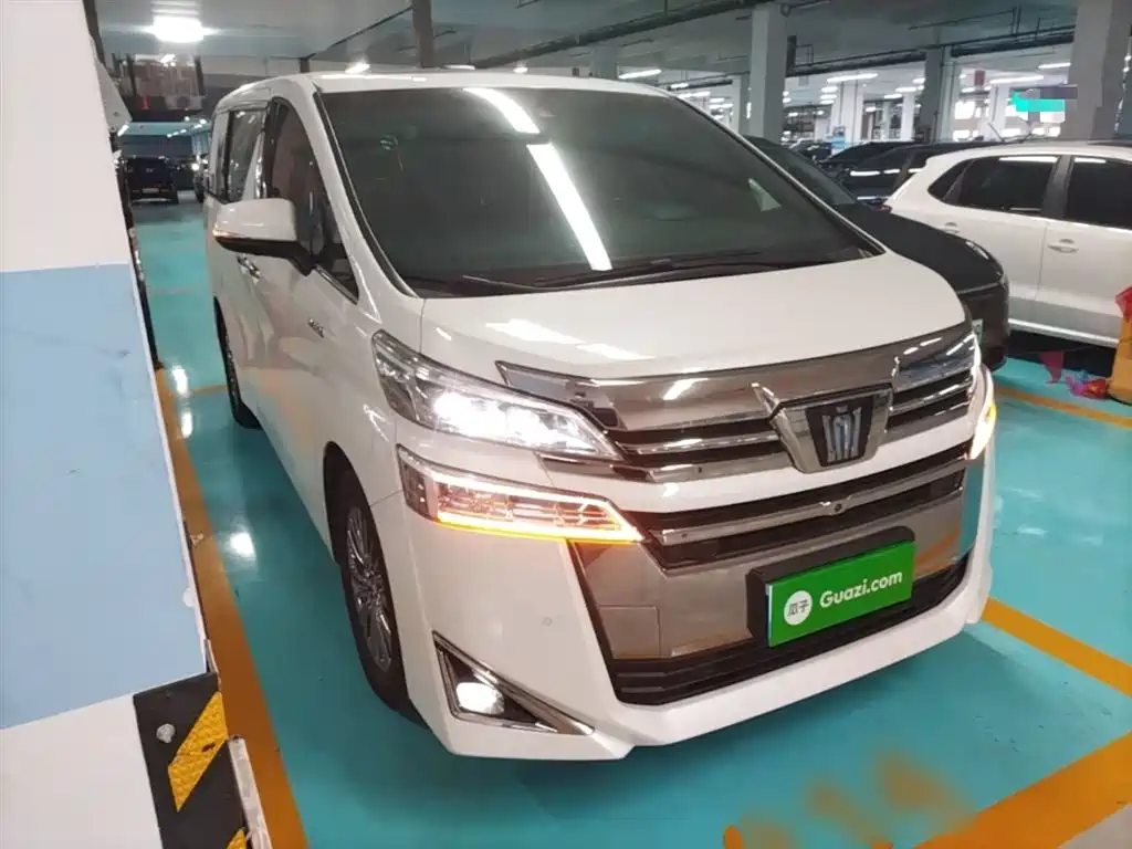Vellfire Crown Dual Engine 2.5 L HV Distinguished