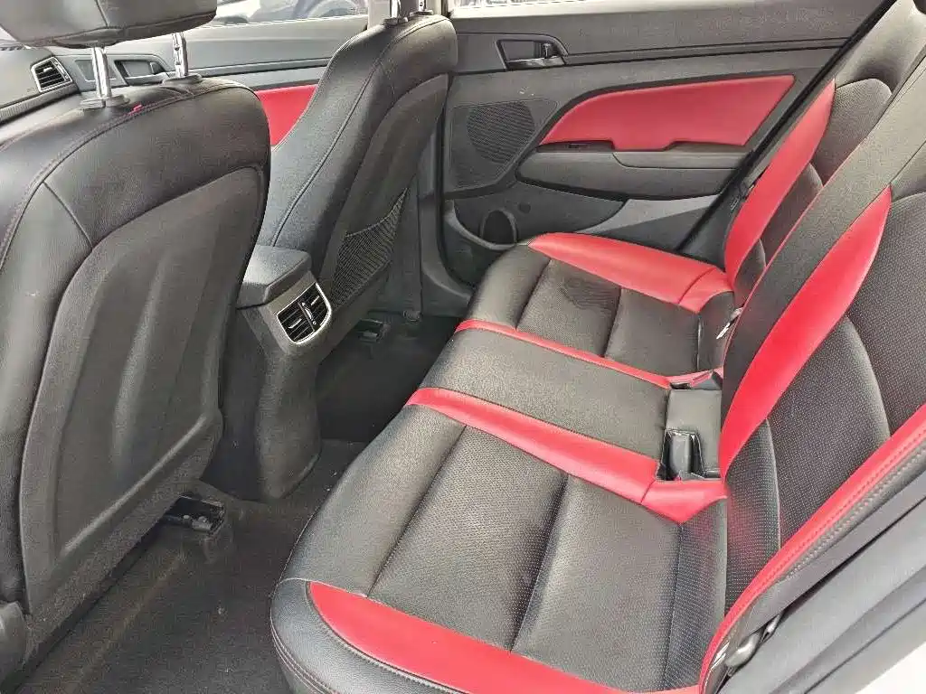 Elantra 1.4 T DCT Dynamic Shine · Active