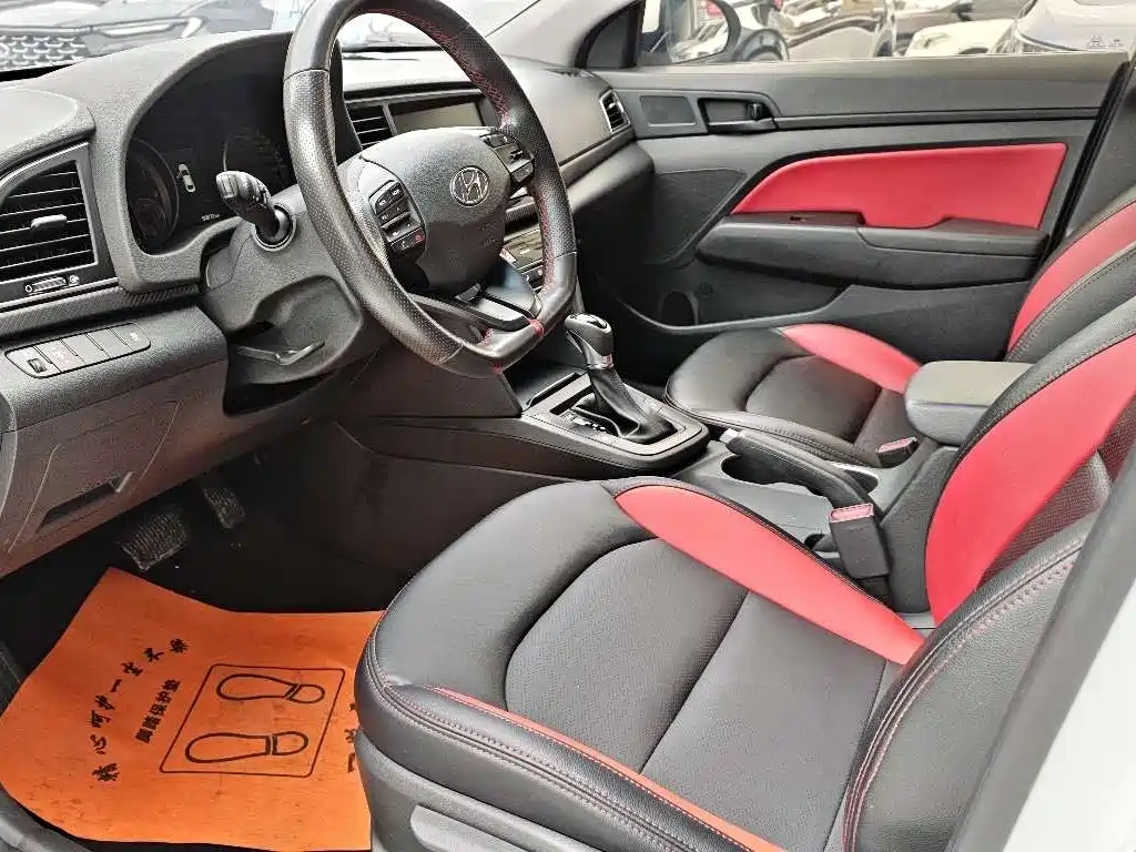 Elantra 1.4 T DCT Dynamic Shine · Active
