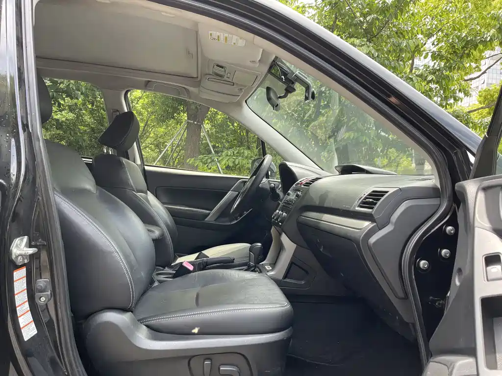 Forester 2.5 i Auto Luxury