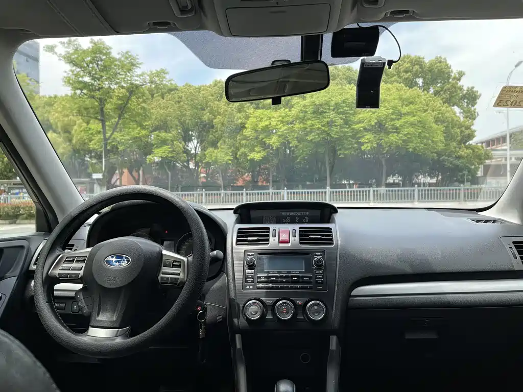 Forester 2.5 i Auto Luxury