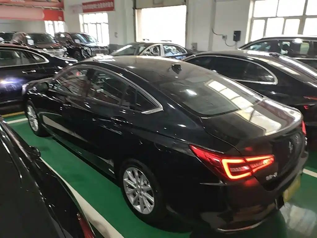 Hongqi H5 Classic 1.5 T DCT Flagship Joy
