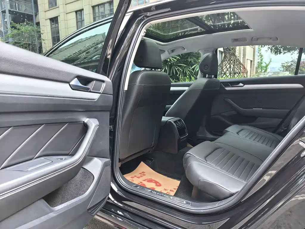 Magotan 200 10 K Commemorative 280 TSI DSG Comfort