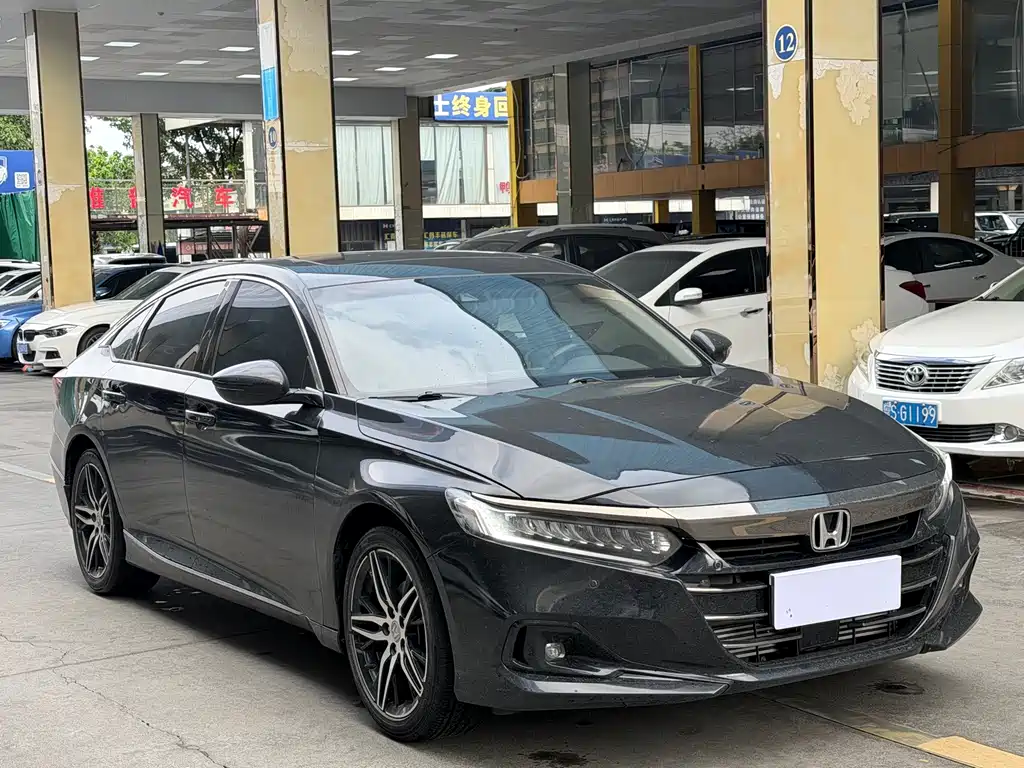 Accord 260 TURBO Phantom Night · Distinguished