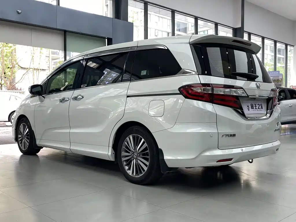 Odyssey 2.4 L Luxury