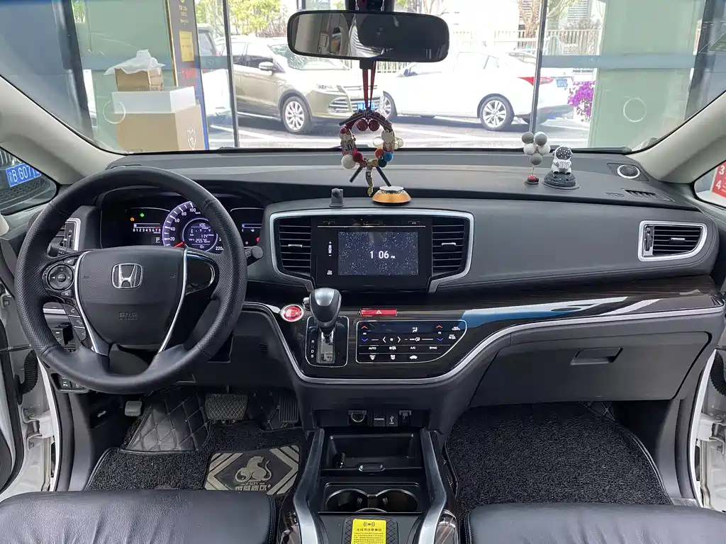 Odyssey 2.4 L Luxury