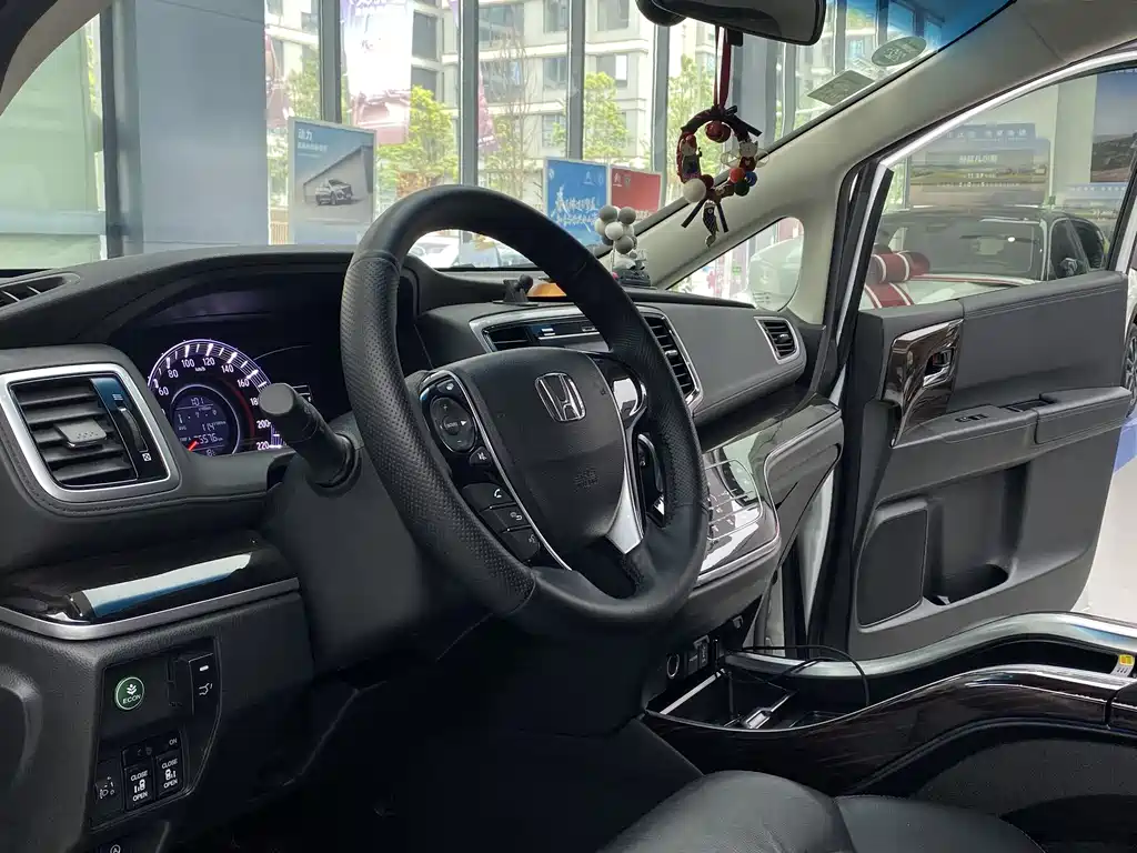 Odyssey 2.4 L Luxury